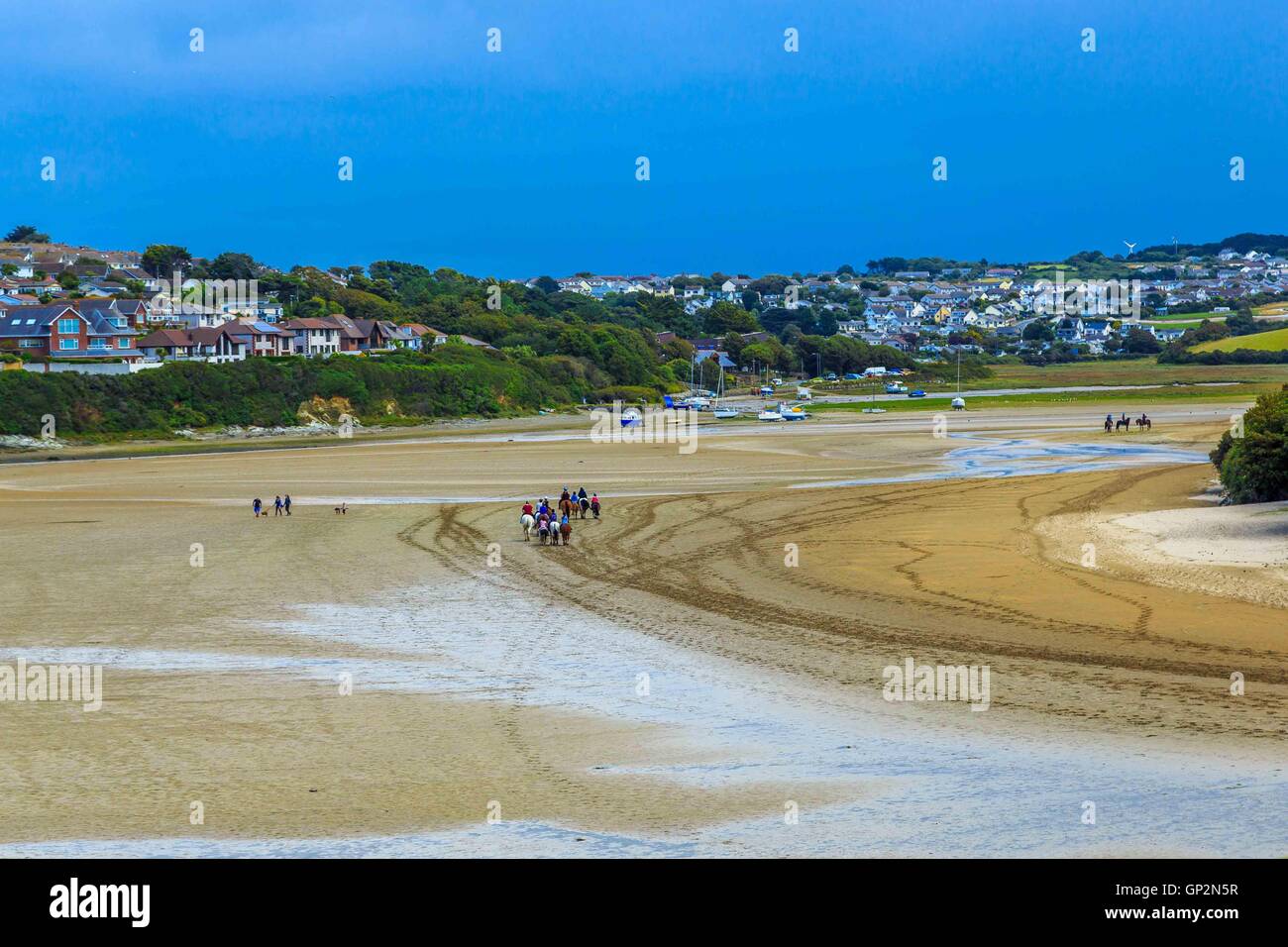 Une vue sur la rivière et l'estuaire Gannel plage près de Newquay en Cornouailles, Angleterre, RU Banque D'Images