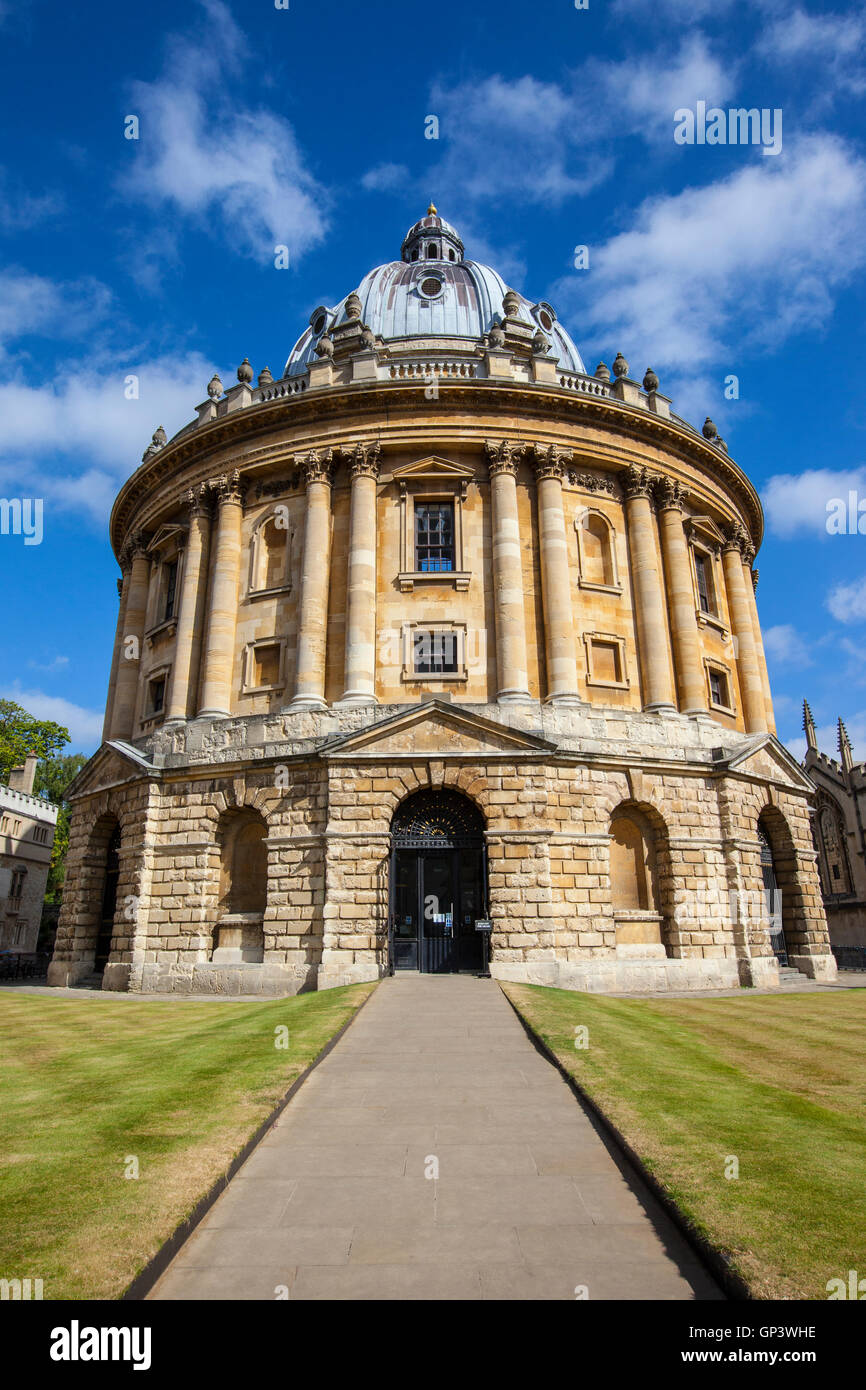 Une vue sur la magnifique architecture de Radcliffe Camera conçu par James Gibbs - le bâtiment fait partie de l'Université d'Oxford. Banque D'Images