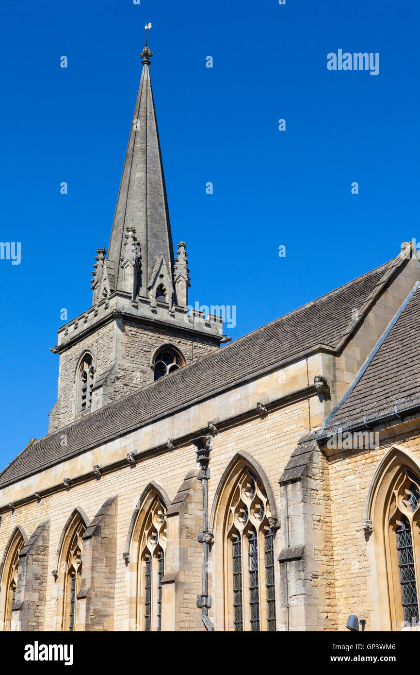 Vue de St Aldates Église dans la ville historique d'Oxford, en Angleterre. Banque D'Images