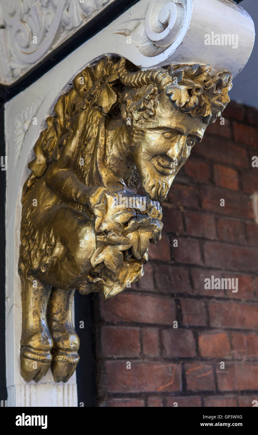 Une gargouille Faun à Brasenose College à Oxford. Il est dit d'être une source d'inspiration derrière le lion la sorcière blanche et l'armoire. Banque D'Images