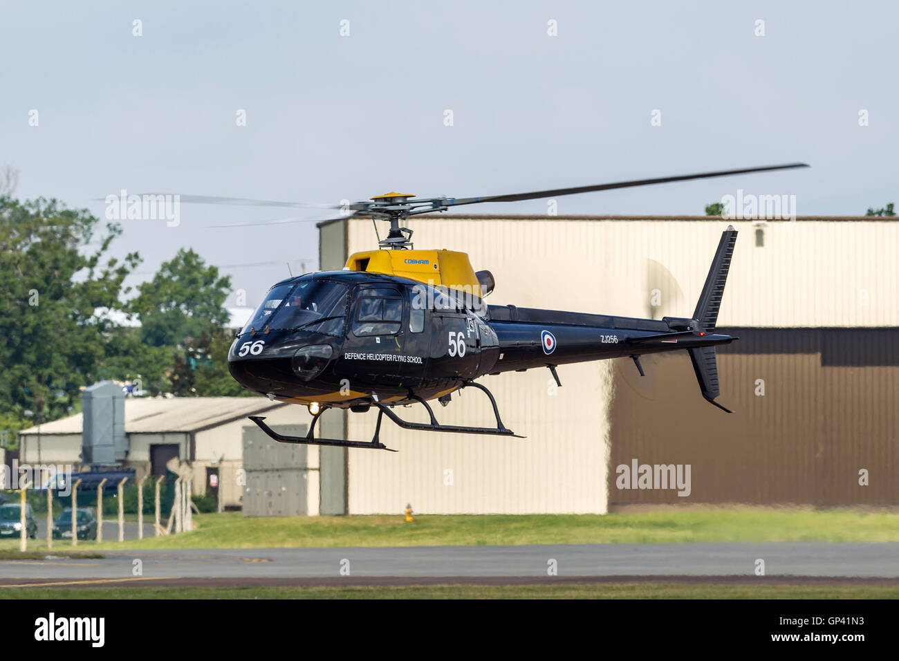 Royal Air Force (RAF) Eurocopter AS-350BB de l'École de pilotage d'hélicoptère de la défense basés à RAF Shawbury Banque D'Images