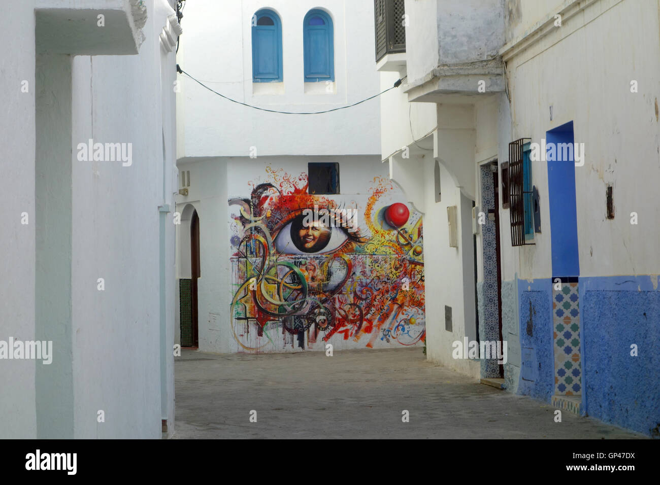 Street art marocain d'un reflet dans un oeil, dans Alsirah, Maroc Banque D'Images