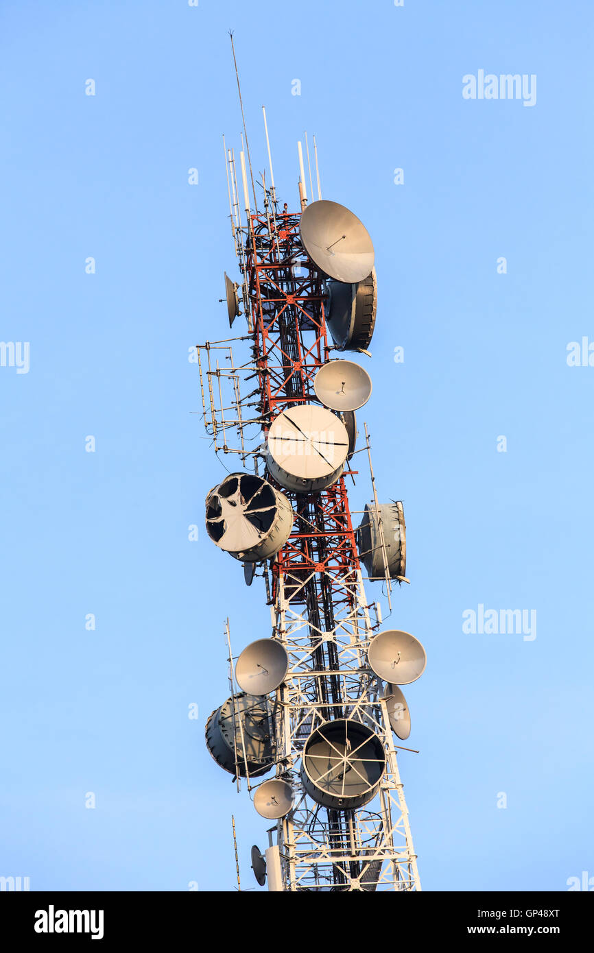 La tour de télécommunications Banque D'Images