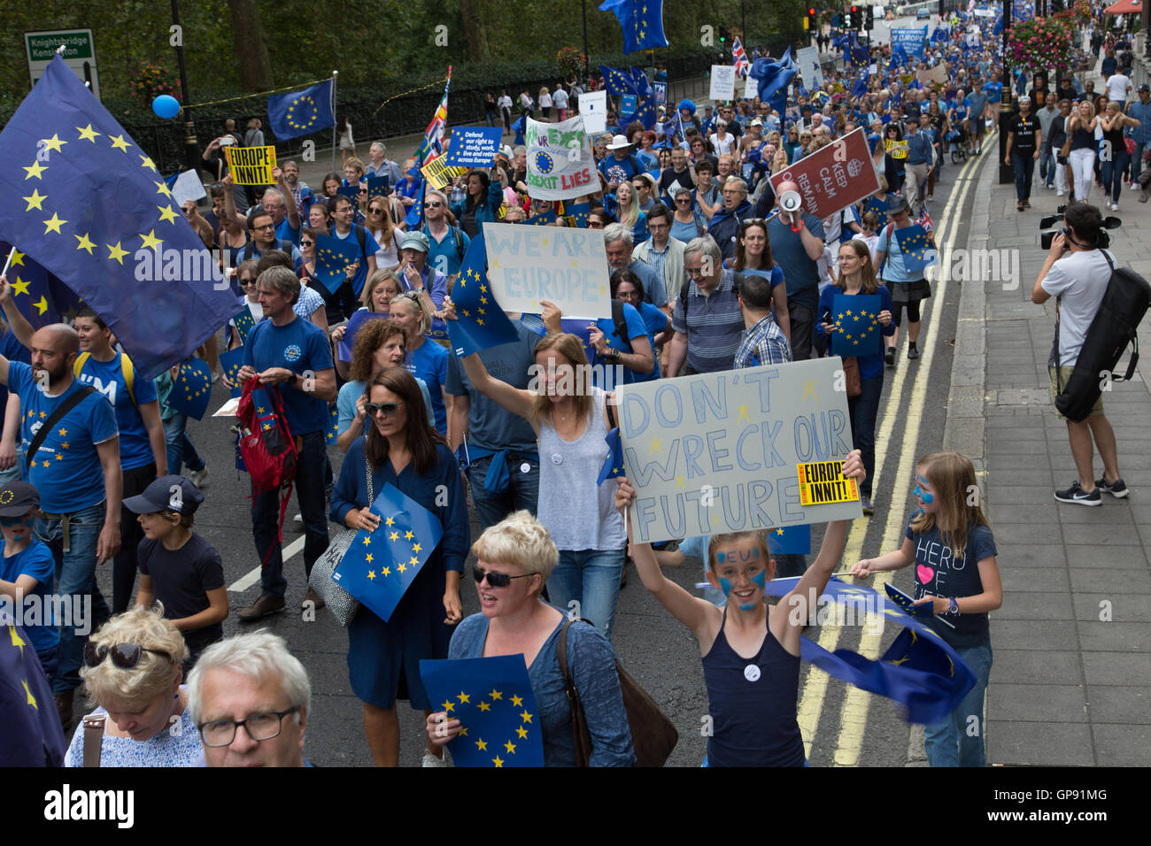 Londres, Royaume-Uni. 3 Septembre, 2016. Des milliers de manifestants dans les villes à travers le Royaume-Uni pour protester contre Brexit. Démonstration de Londres ont marché jusqu'à la place du Parlement, deux jours avant la rentrée parlementaire, pour débattre de l'avenir de la Grande-Bretagne avec l'Europe. Le comédien Eddie Izzard était parmi les orateurs. Crédit : à vue/Photographique Alamy Live News Banque D'Images