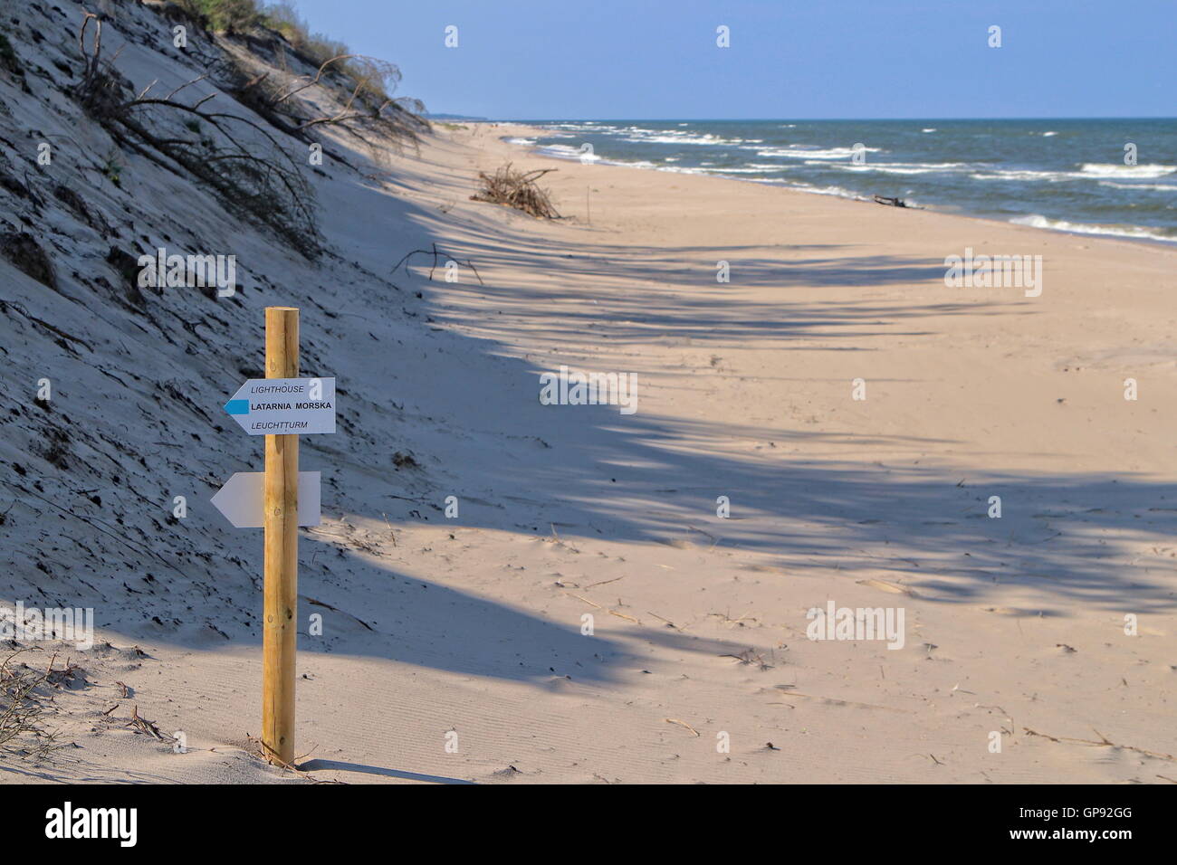 Czolpino, Pologne, septembre 2016 3ème journée chaude et ensoleillée à Czolpino dans le Parc National de Slowinski. les gens profiter du beau temps de marcher à la plage de la mer Baltique et le sable des dunes, et ameuhsante visiter les Czolpino phare. Credit : Michal Fludra/Alamy Live News Banque D'Images