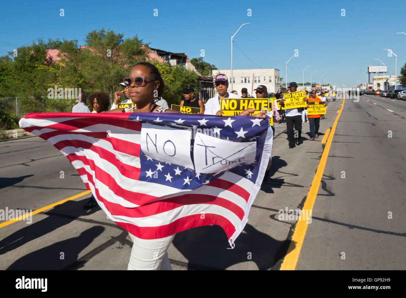 Detroit, Michigan - 3 septembre 2016 - Les groupes religieux y compris de nombreux pasteurs Afro-américains ont organisé une protestation contre le candidat républicain Donald Trump. Trump a comparu à une grande foi Ministries International Church. Crédit : Jim West/Alamy Live News Banque D'Images