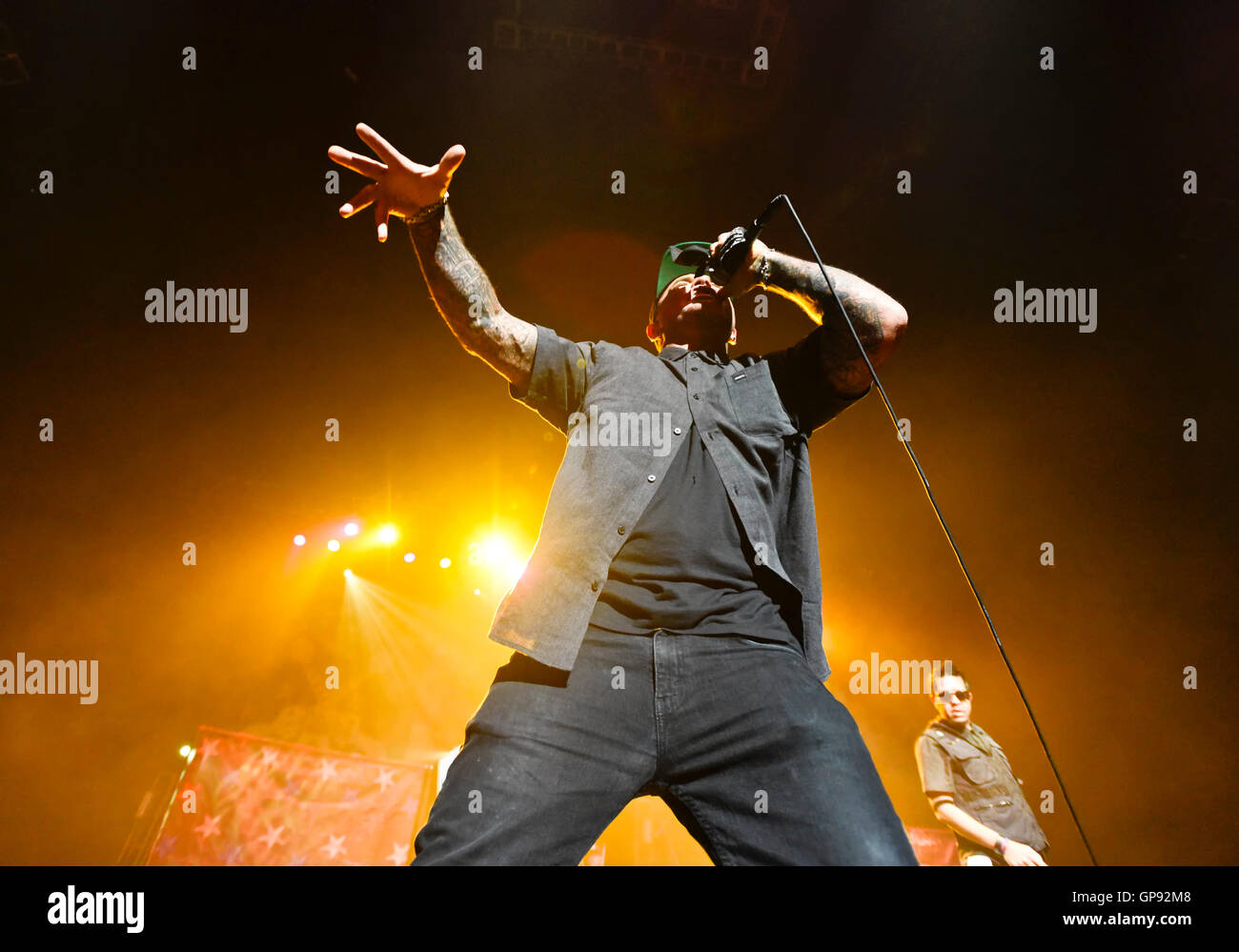 Las Vegas, Nevada, USA. 2 Septembre, 2016. Brooks Seth Binzer, mieux connu sous son nom de scène Shifty Shellshock du groupe Crazy Town sur scène à l'Orleans Arena - 'Make America Liste des groupes rock Again' Alternative Rock Music Tour - Crédit : Ken Howard/Alamy Live News Banque D'Images