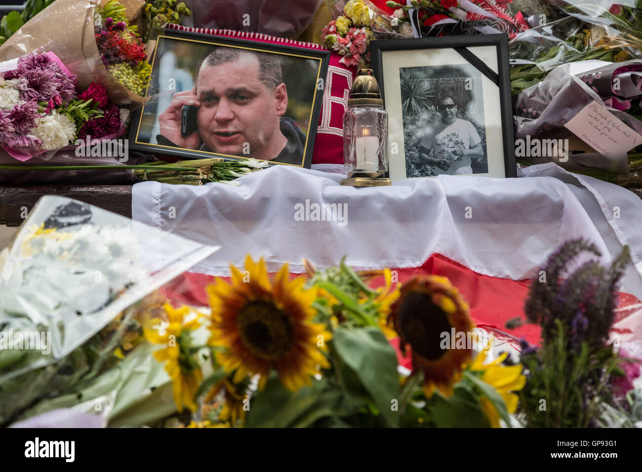 Harlow, Essex, Royaume-Uni. 3 Septembre, 2016. Veillée du souvenir et de l'unité marche organisée par British Poteaux pour Arkadiusz Jóźwik, connu comme une usine, Arek polonais travailleur battu à mort dans un cas présumé de race-haine attaquer dans son pays d'adoption ville de Harlow. Crédit : Guy Josse/Alamy Live News Banque D'Images