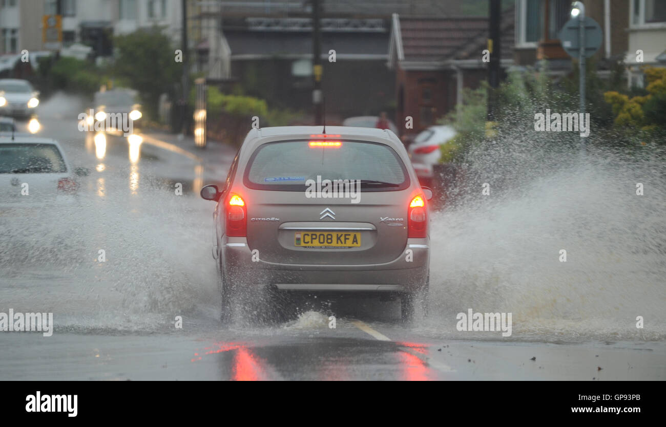 Swansea, Pays de Galles, Royaume-Uni. 3 Septembre, 2016. Nouvelles inondations qui ont frappé la ville de Pontardawe au Swansea comme de fortes précipitations dans le sud du Pays de Galles, ce qui cause des problèmes dans la région. Crédit : Robert Melen/Alamy Live News. Banque D'Images