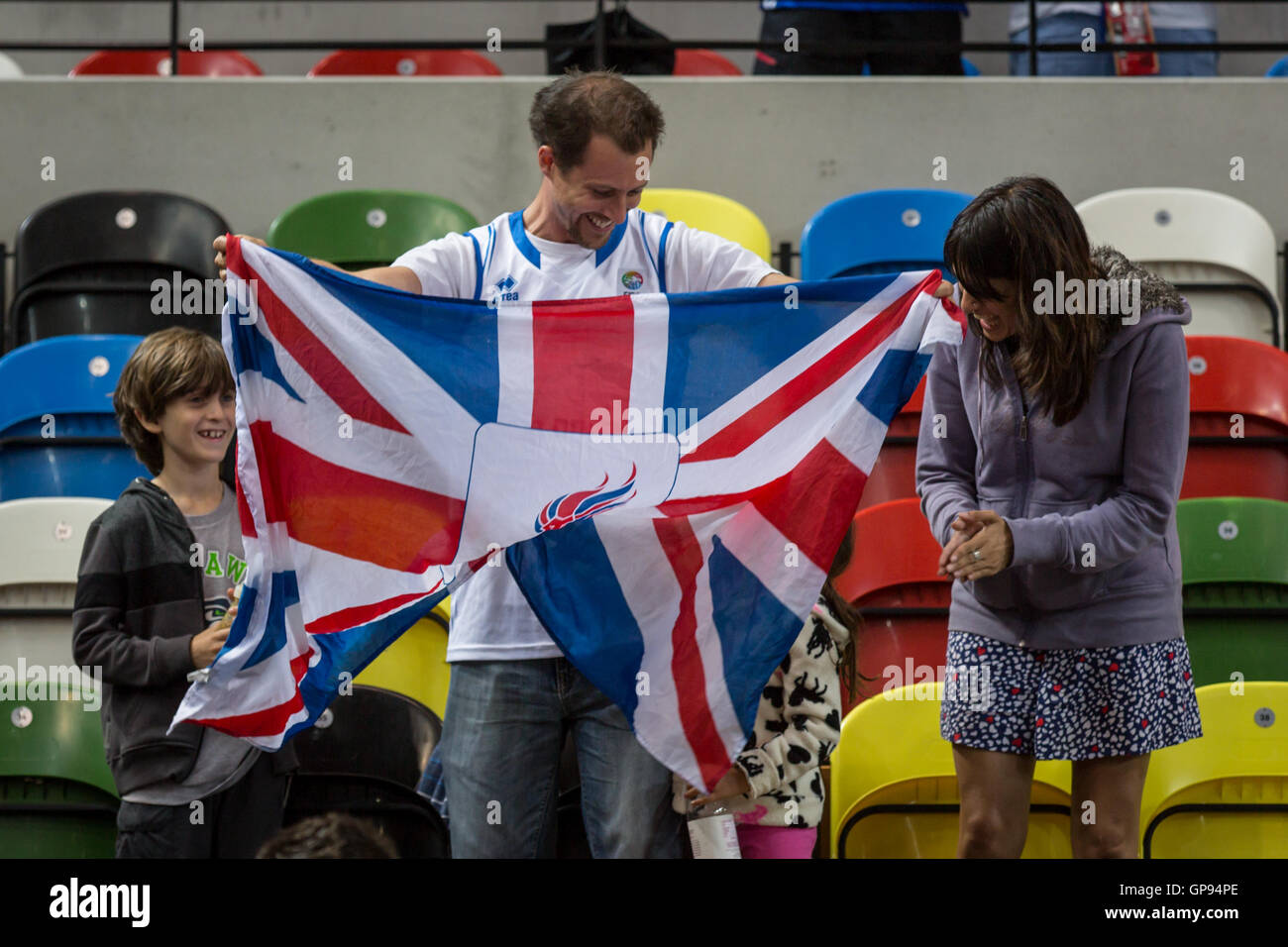 Londres, Royaume-Uni. 3ème. Septembre, 2016. Team GO fans avec drapeau. Jouer à l'équipe Go Macédoine Parc Olympique, Londres, Royaume-Uni. copyright Carol Moir/Alamy Live News. Banque D'Images