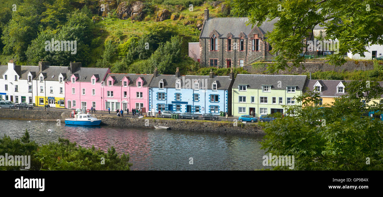 Maisons multicolores à Portree. L'île de Skye. L'Écosse. UK. L'horizontale Banque D'Images
