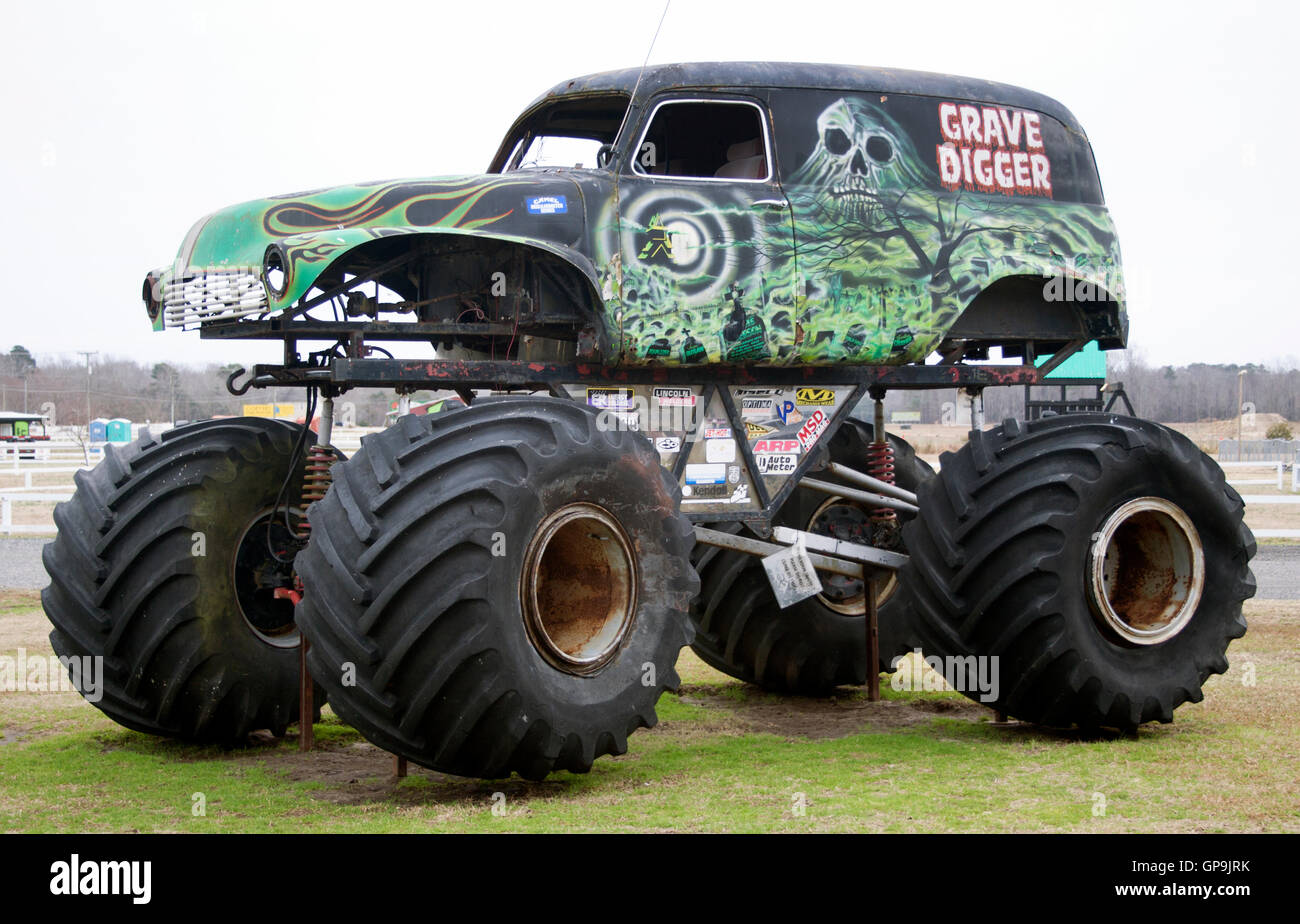 Le musée de la tombe Digger à Poplar Branch, Caroline du Nord, célèbre le légendaire camion monstre avec des camions, des souvenirs et des expériences de fans. Banque D'Images