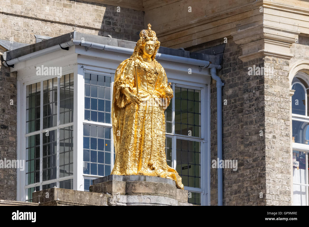 Statue de la reine Anne sur Market House en Kingston upon Thames, Angleterre Royaume-Uni UK Banque D'Images