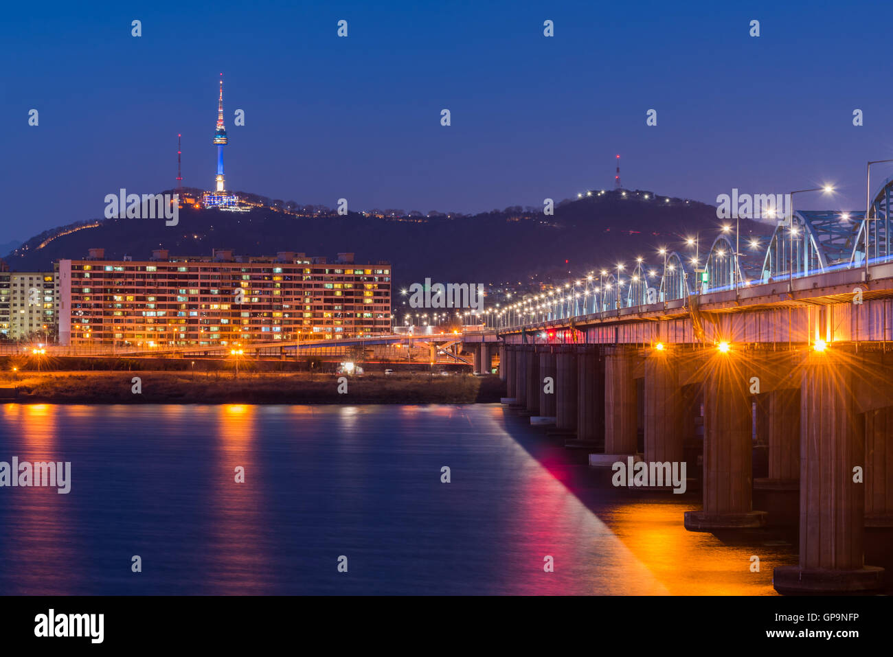 Métro de Séoul et à la passerelle de Séoul, Corée du Sud Photo Stock