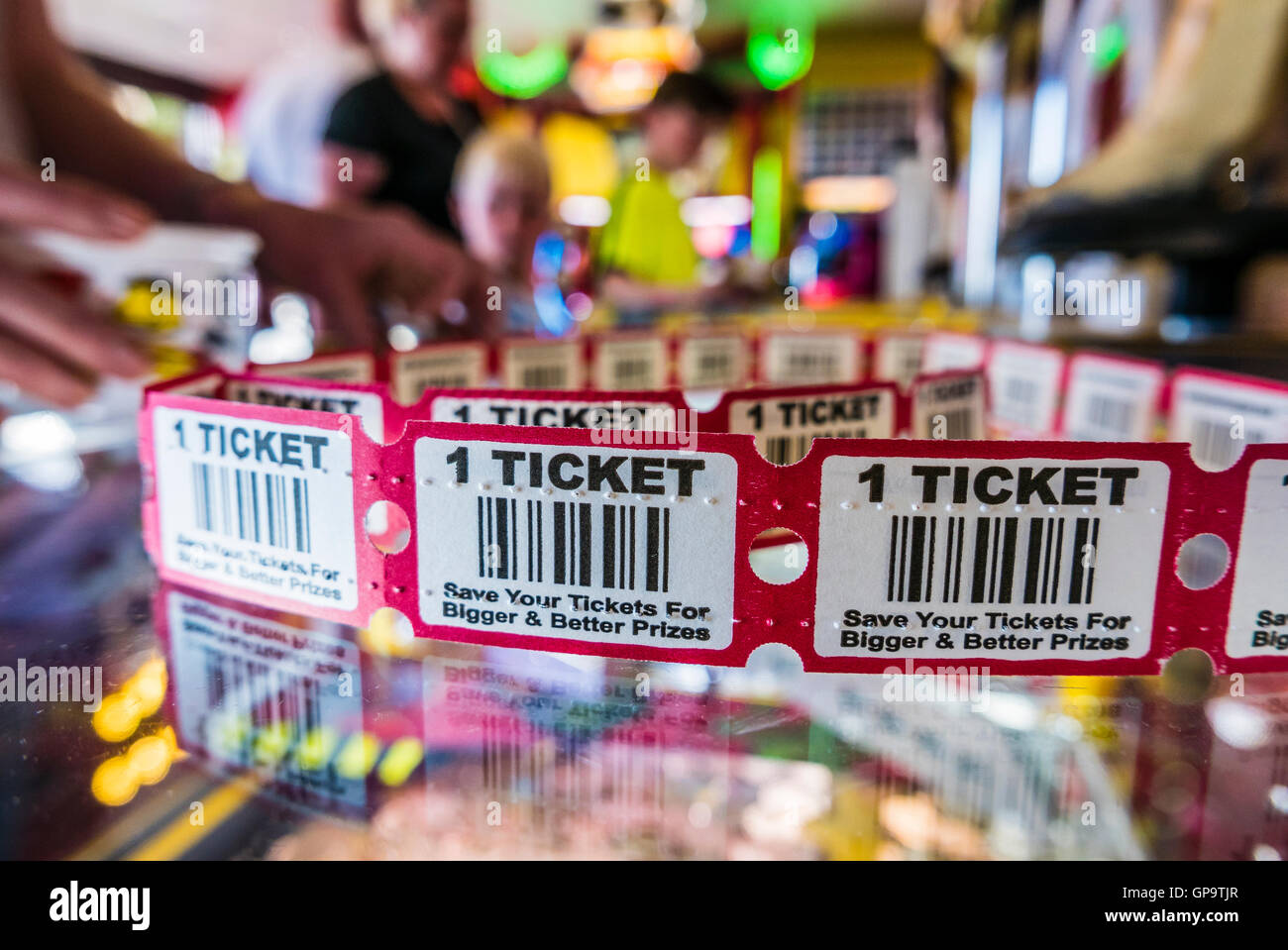Les billets gagnants dans une station de jeux électroniques Banque D'Images
