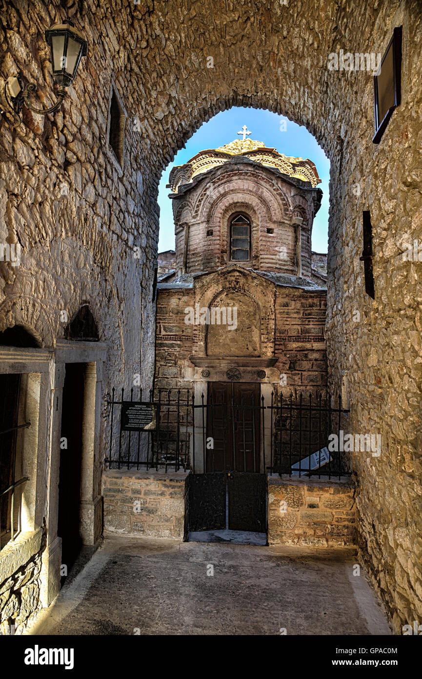 Vue de l'HDR Vertical Agioi Apostoloi, l'ancienne église, dans l'île de Chios, Pyrgi, Grèce Banque D'Images