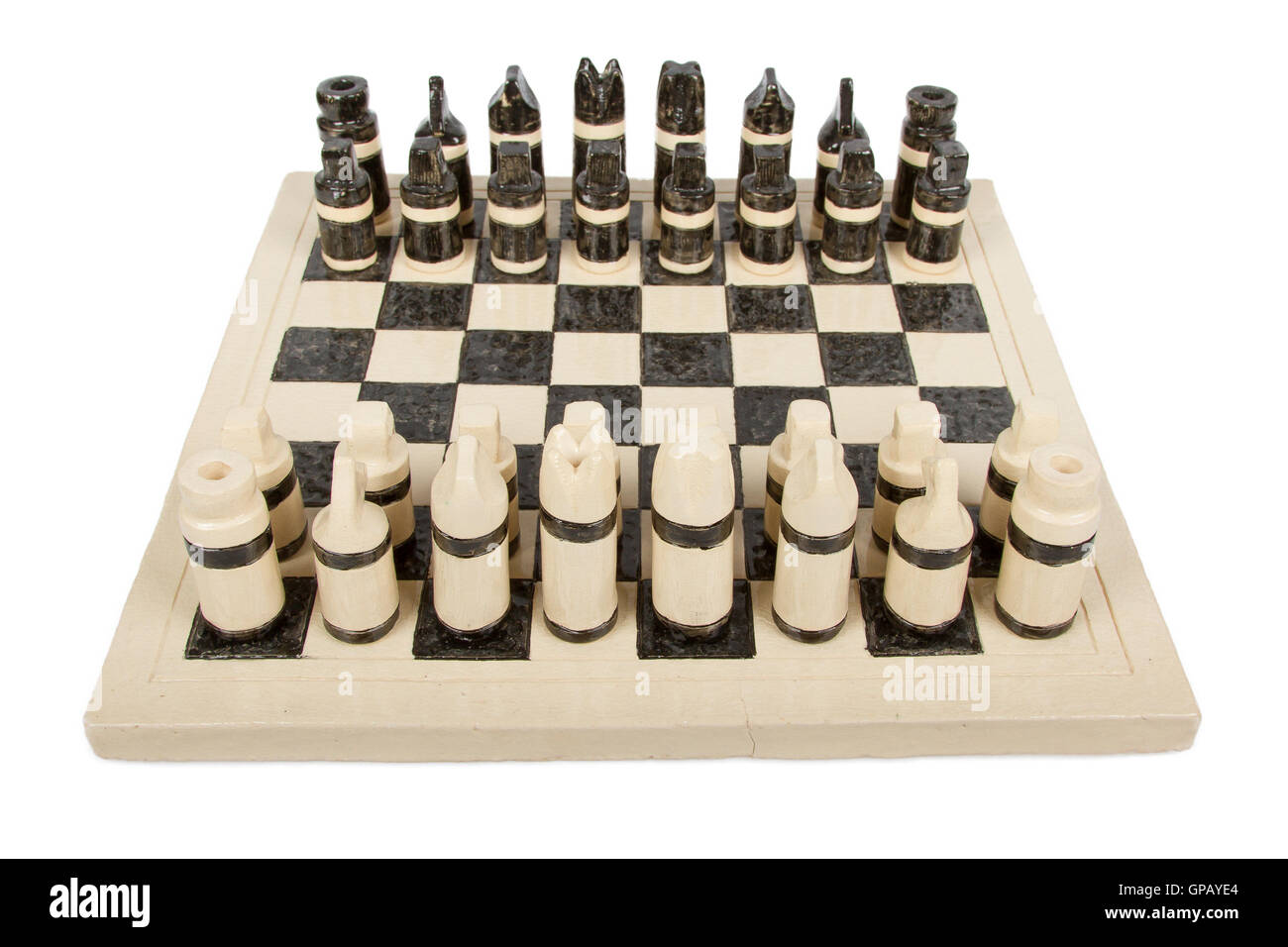 Le jeu d'échecs artisanal unique (poterie), isolé Banque D'Images