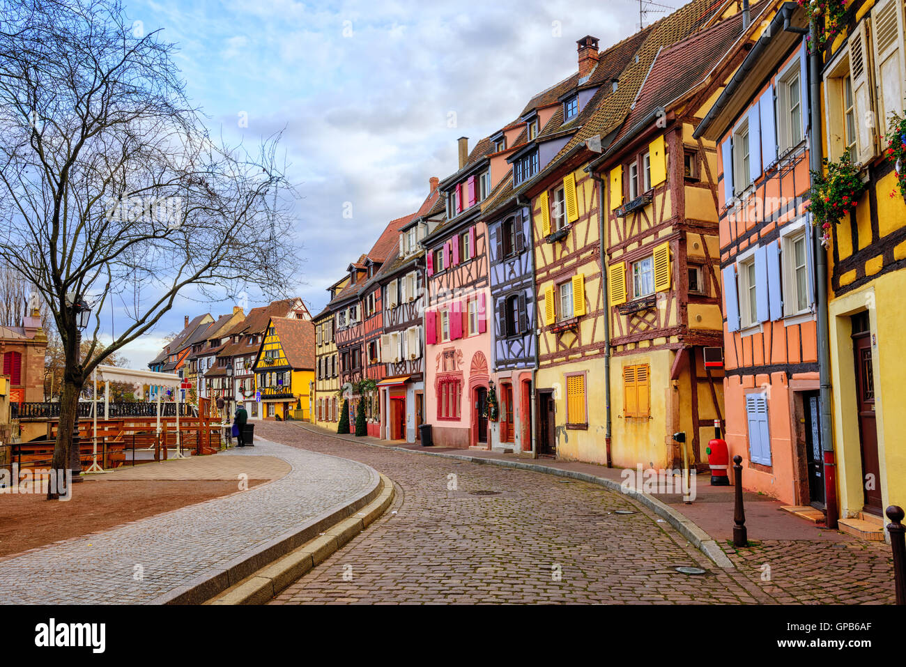 Façades colorées à colombages dans le quartier médiéval de la Petite Venise, Colmar, Alsace, France Banque D'Images