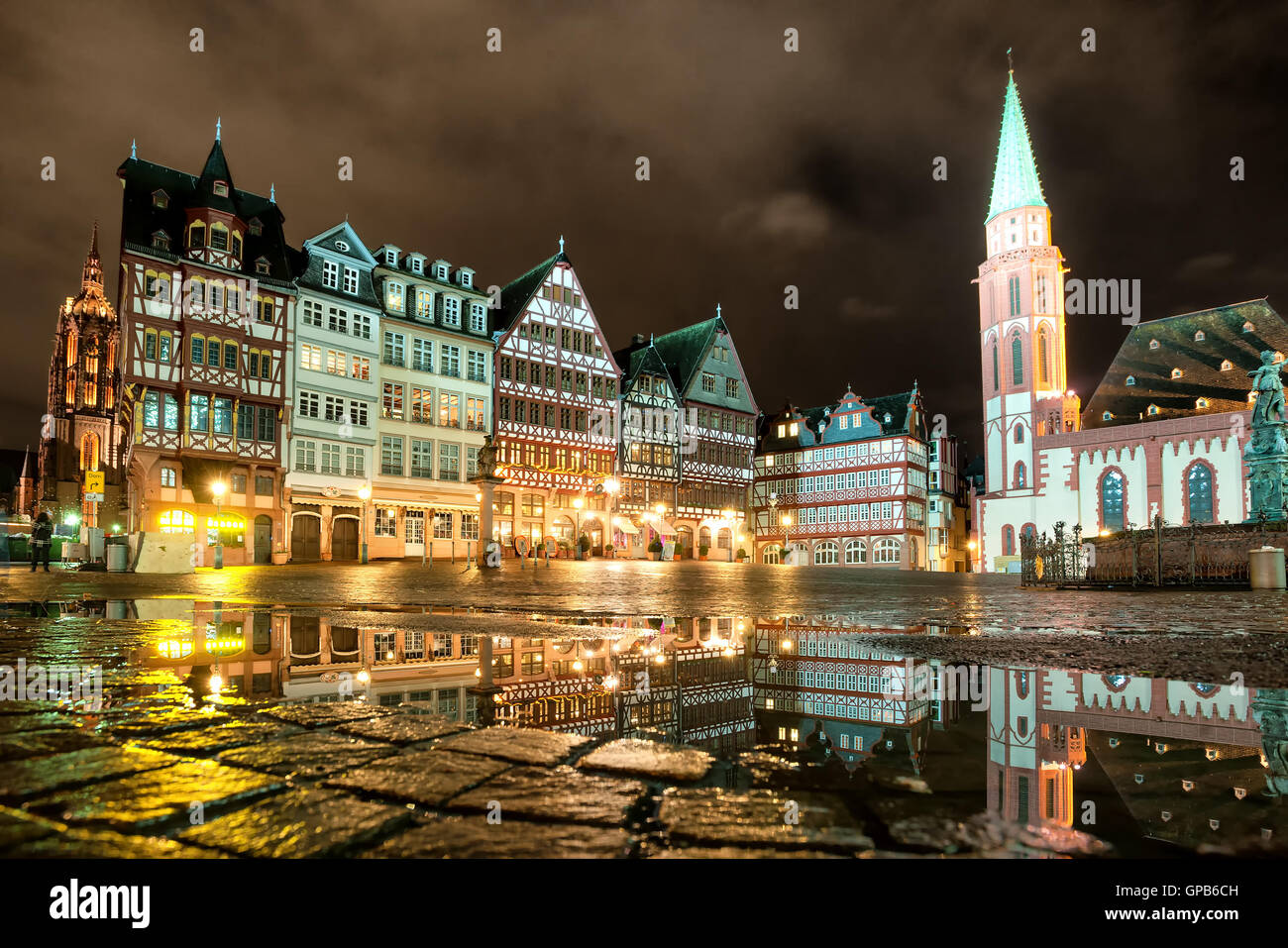 Vieille ville de Francfort sur le Main la nuit, Allemagne Banque D'Images