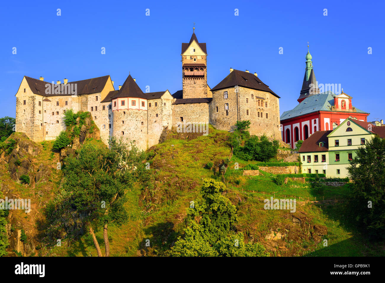 Le château de Loket République tchèque sur le coucher du soleil, Banque D'Images