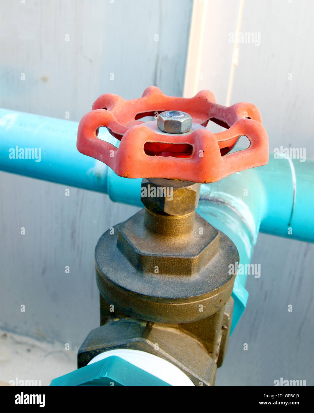 L'eau de condensation avec tuyau PVC Photo Stock - Alamy