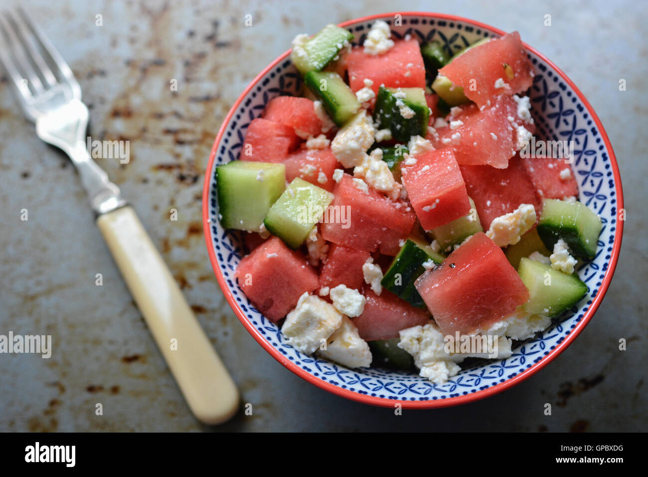 Bol à salade concombre Melon Feta Banque D'Images