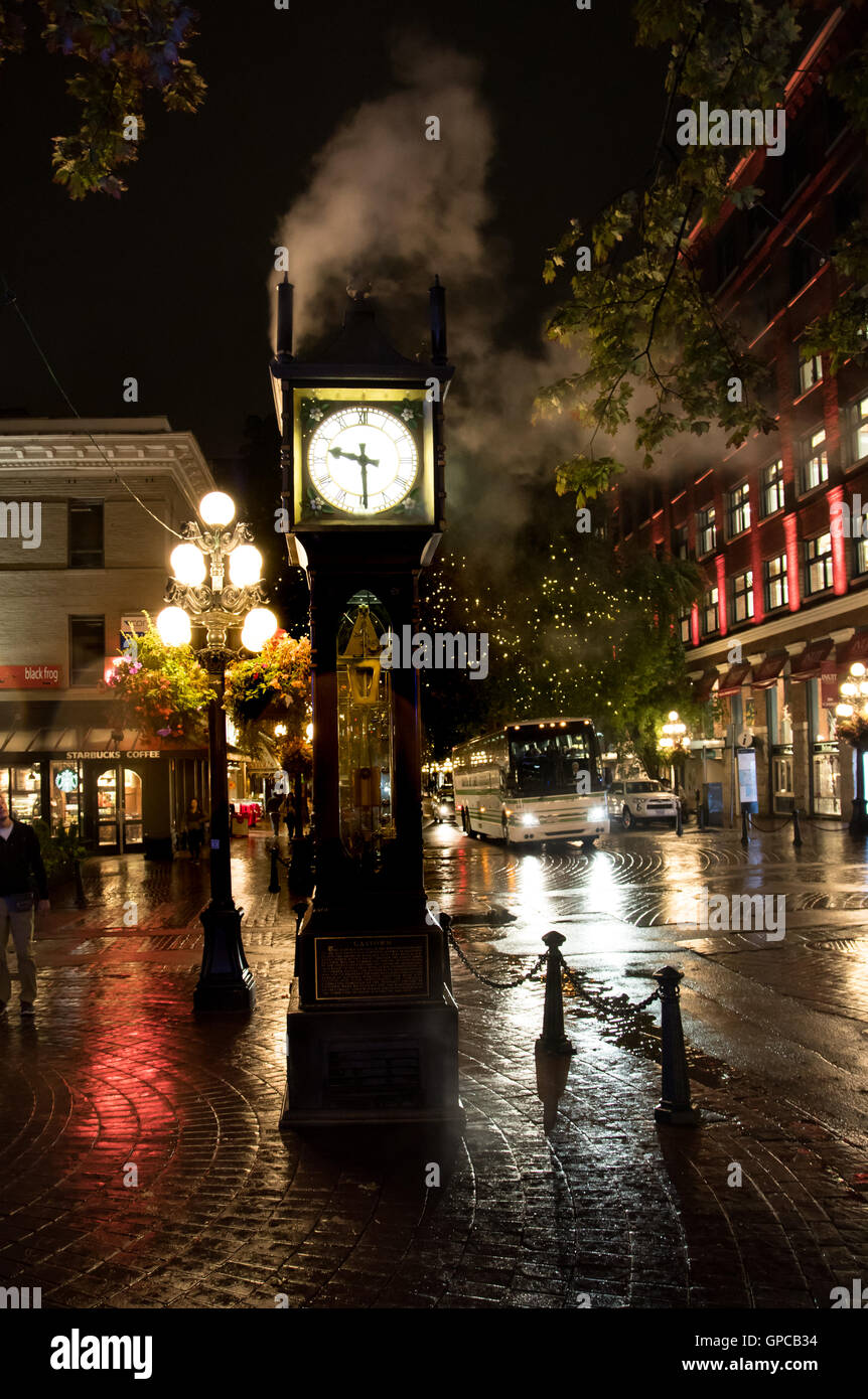Horloge à vapeur, à gaz 'ville' - Vancouver, Colombie Britannique, Canada la nuit juste après il a plu. Banque D'Images