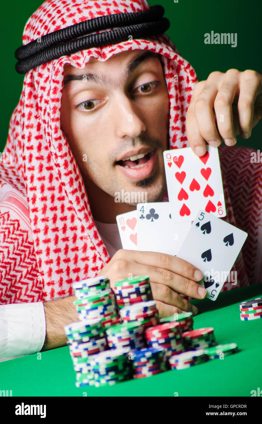 Jouer casino en arabe - concept de jeu avec l'homme Banque D'Images