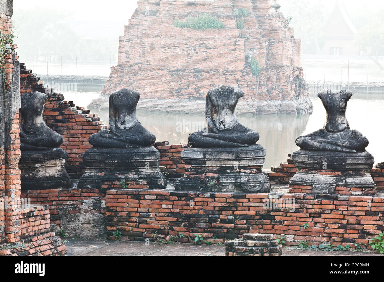 Les statues de Bouddha et des inondations Banque D'Images