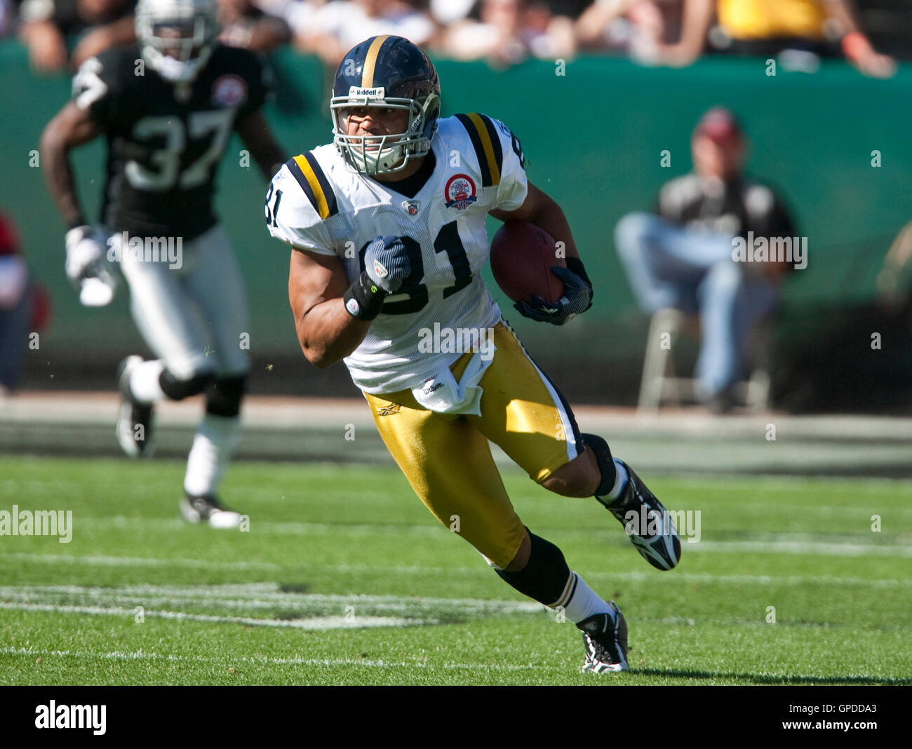 25 octobre, 2009 ; Oakland, CA, USA ; new york jets tight end dustin Keller (81) au cours du deuxième trimestre contre les Oakland Raiders d'Oakland-Alameda County Coliseum. new york oakland défait 38-0. Banque D'Images