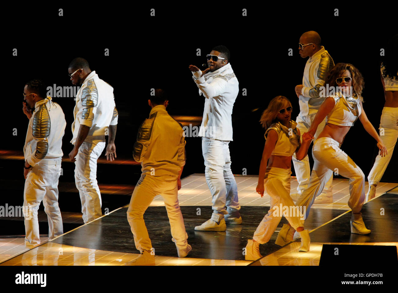 Feb 6, 2011, à Arlington, TX, États-Unis d'Amérique ; d'artiste Usher effectue pendant la mi-temps du Super Bowl XLV entre les Packers de Green Bay et les Steelers de Pittsburgh au Cowboys Stadium. Banque D'Images