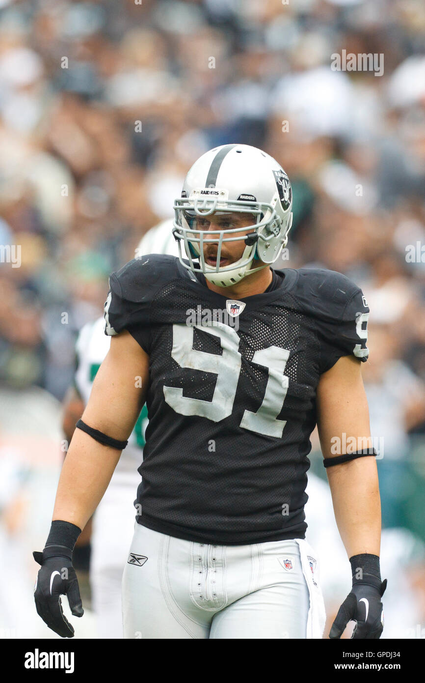 Sep 25, 2011 ; Oakland, CA, USA ; Oakland Raiders défensive fin Trevor Scott (91) avant qu'un jouer contre les jets de new york au cours du deuxième trimestre à o.co coliseum. oakland défait new york 34-24. Banque D'Images
