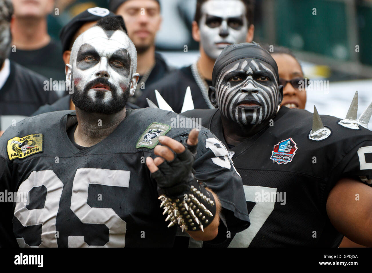 25 septembre 2011 ; Oakland, CALIFORNIE, États-Unis; les fans des Oakland Raiders dans les gradins au deuxième quart-temps contre les jets de New York à l'O.co Coliseum. Oakland bat New York 34-24. Banque D'Images