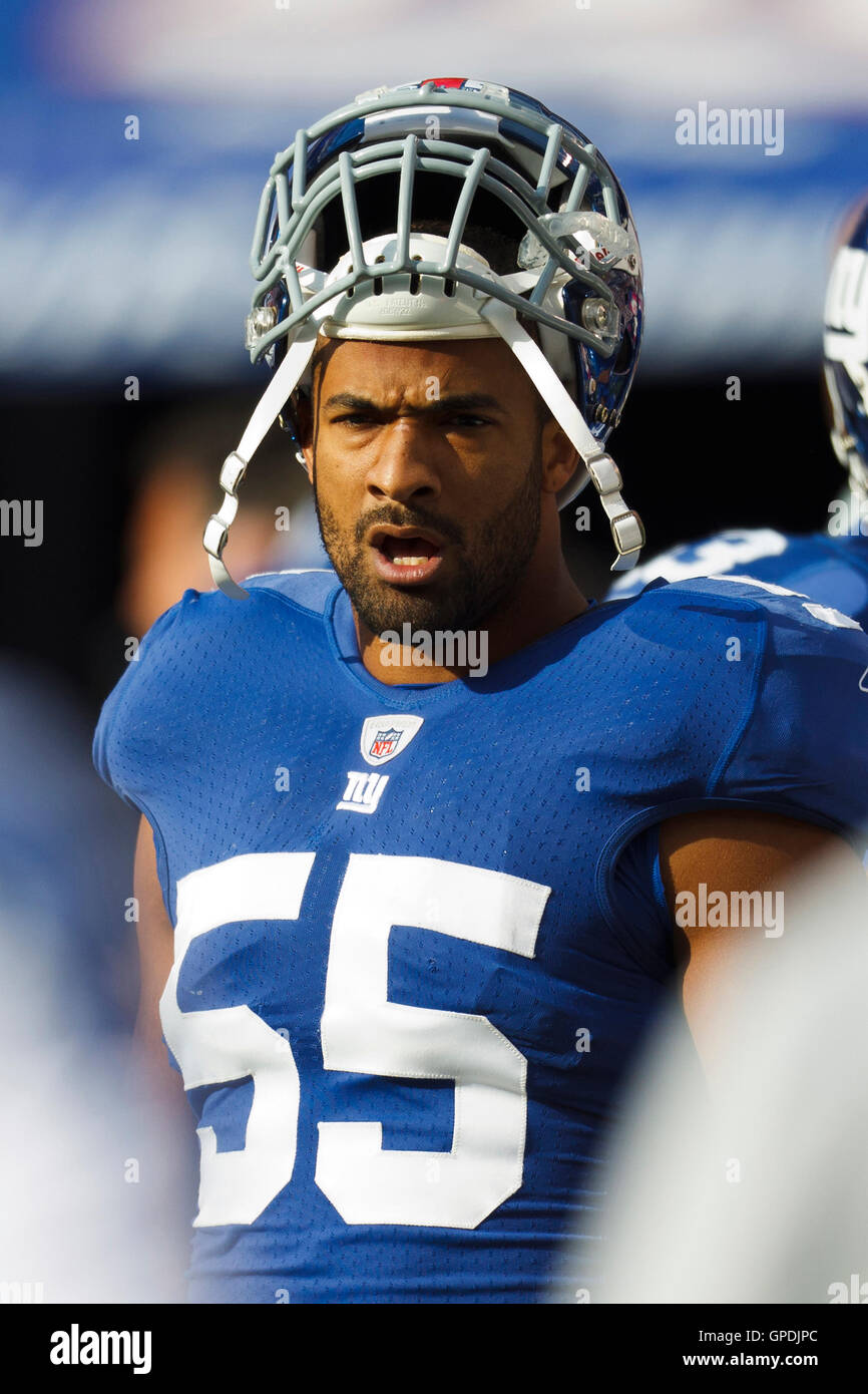 Oct 16, 2011 ; East Rutherford, NJ, USA, New York Giants linebacker Spencer Paysinger (55) se tient à l'écart contre les Bills de Buffalo au cours du quatrième trimestre au stade MetLife. New York battu Buffalo 27-24. Banque D'Images