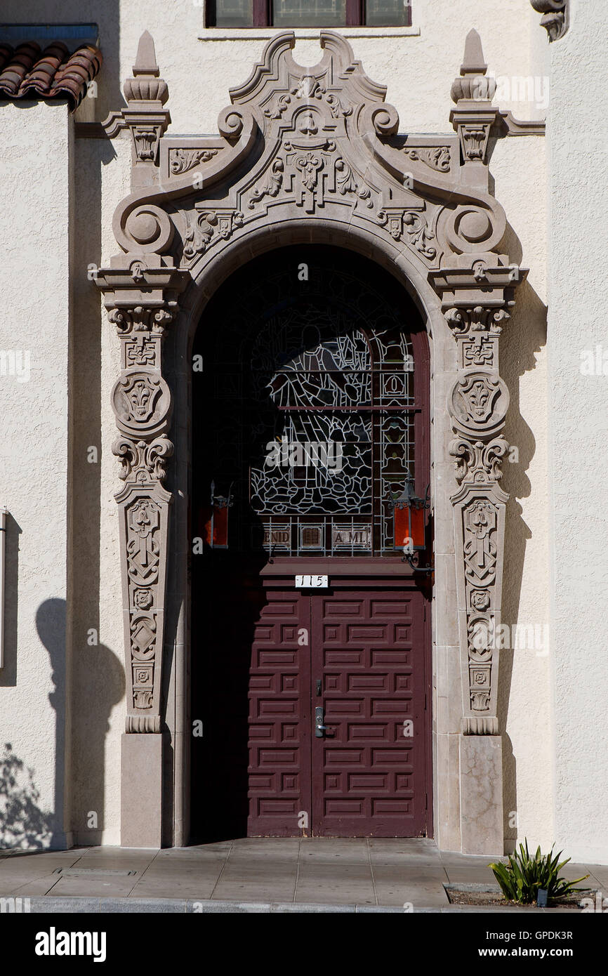 Porte ornée de la Plaza, près de l'Eglise méthodiste d'Olivera Street, Los Angeles, Californie, États-Unis d'Amérique Banque D'Images