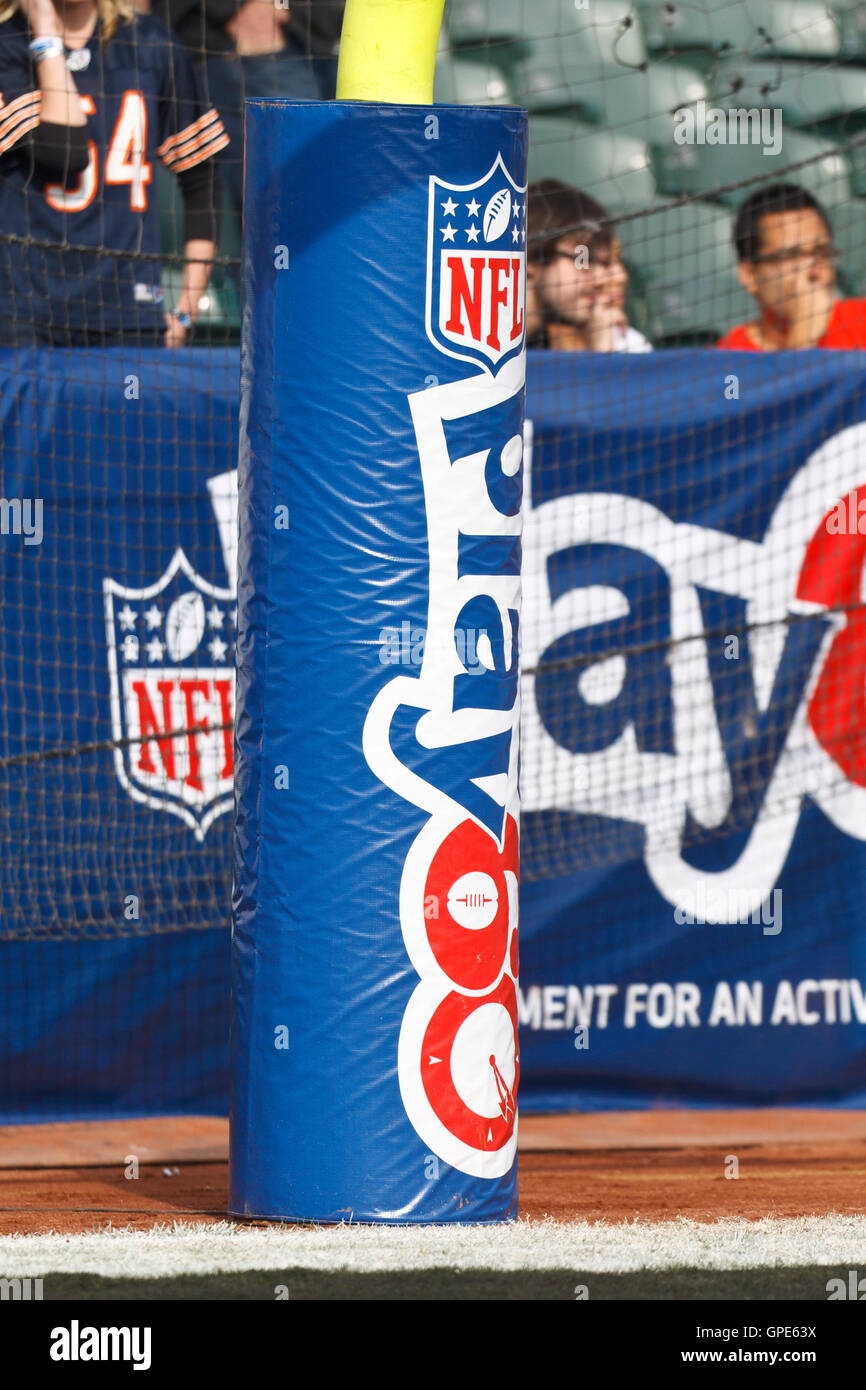 Nov 27, 2011 ; Oakland, CA, USA ; vue détaillée de l'objectif la promotion de la nfl post padding jouer60 campagne avant le match entre les Oakland Raiders et les ours de Chicago à o.co coliseum. oakland chicago défait 25-20. Banque D'Images