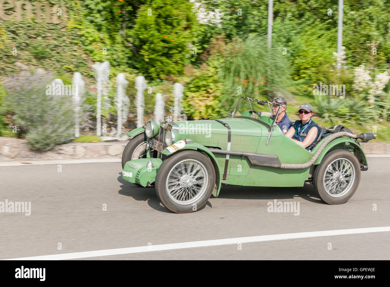 Scena, Italie - Juillet 08, 2016 : MG J2 sur la Scena Road en direction de Scena village Banque D'Images