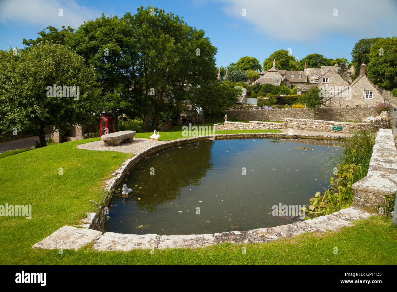 L'étang du village à Worth Matravers Isle de Dorset Purbeck. Banque D'Images