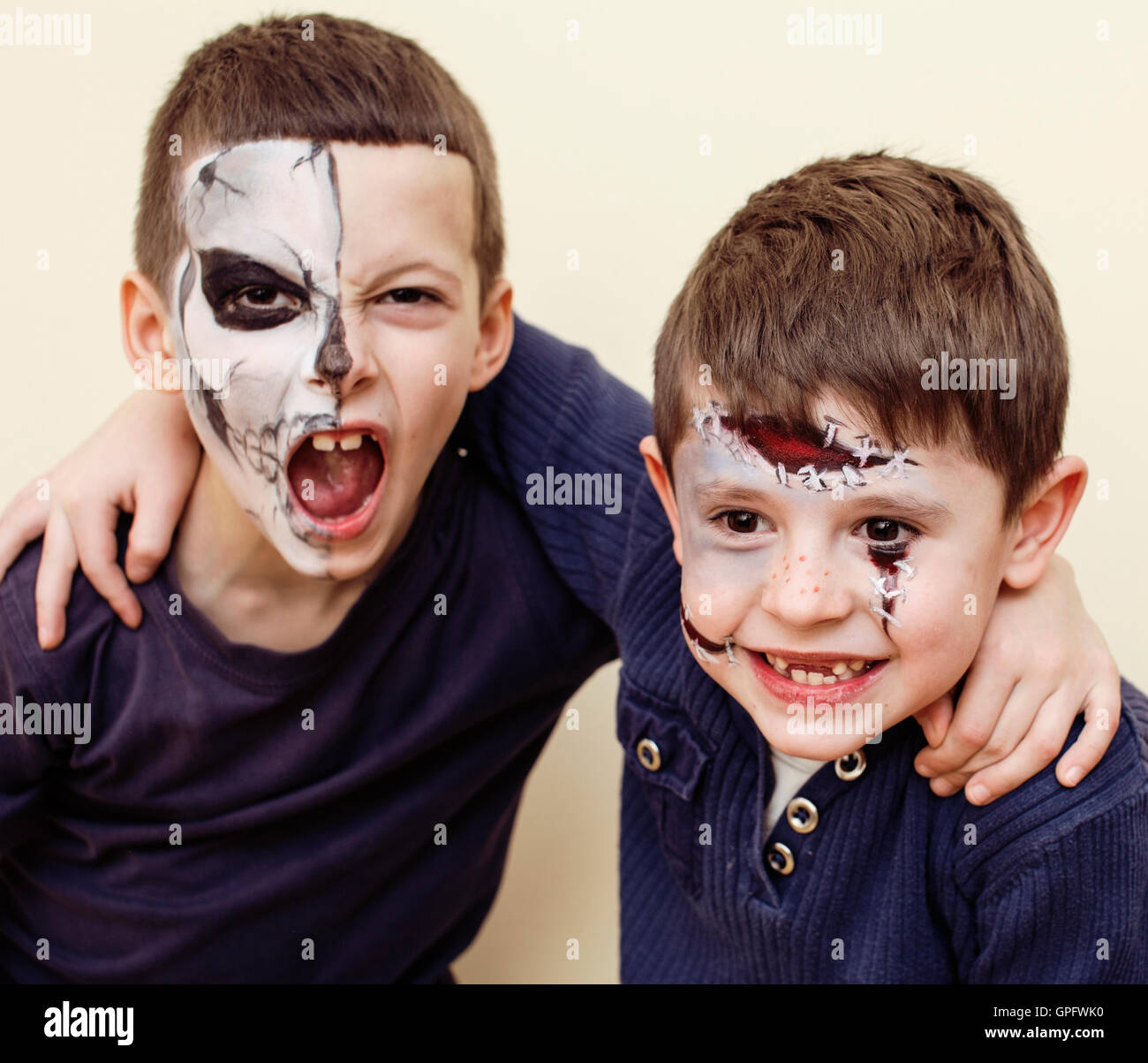 Apocalypse Zombie Kids Concept Celebration D Anniversaire Facepaint Sur Les Enfants Morts Mariee Scar Face Squelette Ensemble Photo Stock Alamy Apocalypse Zombie Kids Concept Celebration D Anniversaire Facepaint Sur Les Enfants Morts Mariee Scar Face Squelette Ensemble Photo Stock Alamy