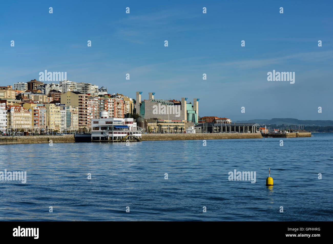 Embarcadero et palais des festivals. D'anciennes coutumes dans la baie de Santander, Cantabria, ESPAGNE Banque D'Images