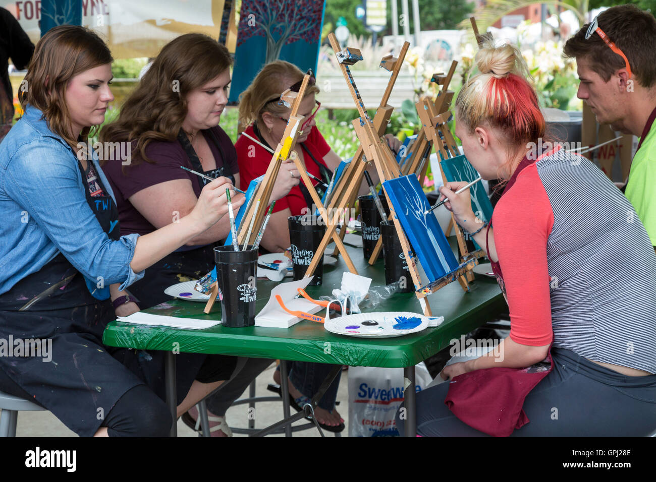 Fort Wayne, Indiana - un tableau avec une touche de classe d'art au Fort Wayne goût des Arts Festival. Banque D'Images