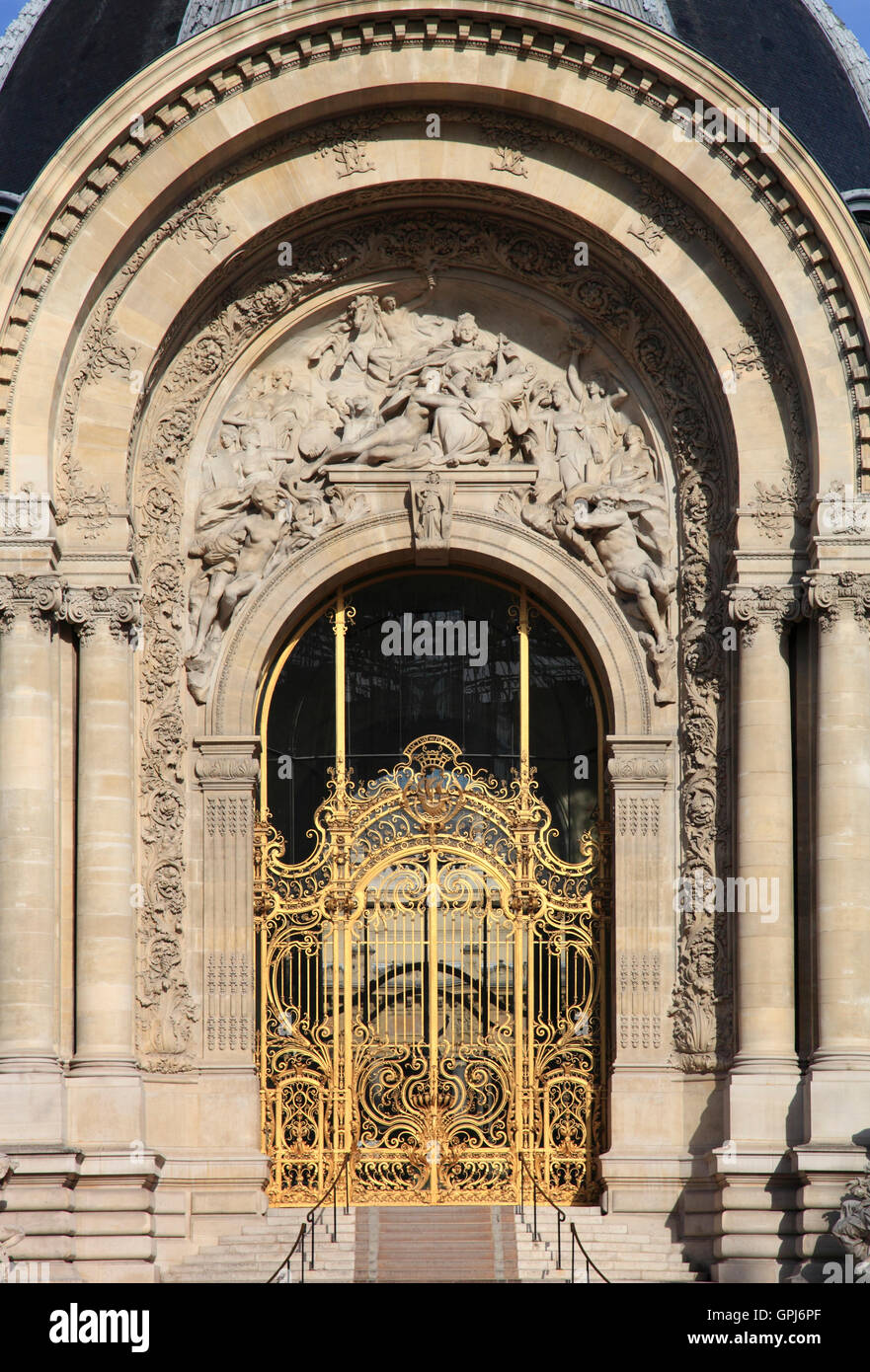 L'entrée de l'hôtel Petit Palace . Le Petit Palais est une galerie d'art sur l'Avenue Winston Churchill et se trouve en face de la gra Banque D'Images