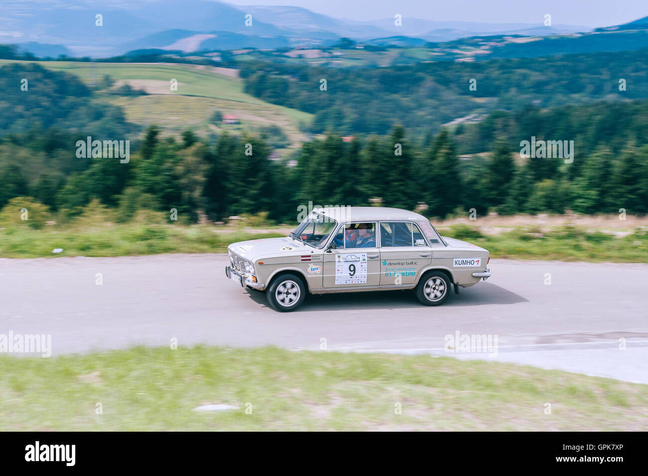 Kraków, Pologne, 3 septembre 2016. Concurrents sur les routes de la 3ème étape du 5e rallye historique de la Pologne / 5. Historique Rajd Polski Historyczny Crédit : Łukasz Popardowski/Alamy Live News Banque D'Images