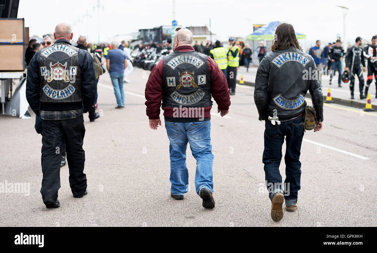 Brighton UK 4 Septembre 2016 - Des milliers de motards et rockers du monde entier prennent part à la réunion annuelle de l'Ace Cafe Brighton Burn Up événement tenu sur le front aujourd'hui . Les motocyclistes et les rockers convergent sur Madeira Drive sur le front de chaque année pour célébrer le fameux Ace café à Londres avec des groupes à l'affiche et des centaines d'étals de vente memorabilia Crédit : Simon Dack/Alamy Live News Banque D'Images Brighton UK 4 Septembre 2016 - Des milliers de motards et rockers du monde entier prennent part à la réunion annuelle de l'Ace Cafe Brighton Burn Up événement tenu sur le front aujourd'hui . Les motocyclistes et les rockers convergent sur Madeira Drive sur le front de chaque année pour célébrer le fameux Ace café à Londres avec des groupes à l'affiche et des centaines d'étals de vente memorabilia Crédit : Simon Dack/Alamy Live News Banque D'Images
