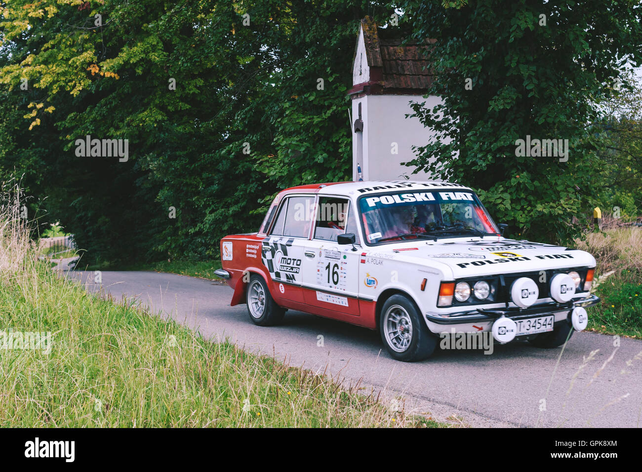 Kraków, Pologne, 3 septembre 2016. Concurrents sur les routes de la 3ème étape du 5e rallye historique de la Pologne / 5. Historique Rajd Polski Historyczny Crédit : Łukasz Popardowski/Alamy Live News Banque D'Images