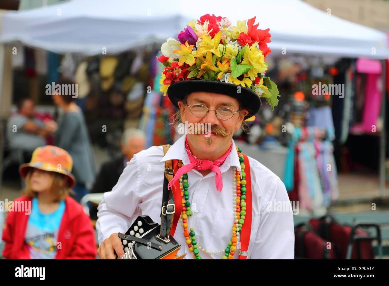 Wallingford, Royaume-Uni. 08Th Sep 2016. Morris danseurs et artistes de rue, divertir les familles durant le Bunkfest à Wallingford. Credit : Uwe Deffner/Alamy Live News Banque D'Images