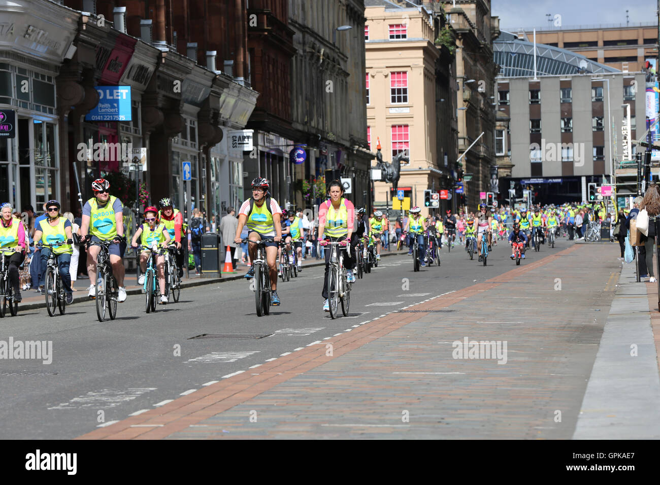 Le Sky Ride fun cycle ride autour d'un cours en centre-ville de Glasgow. Banque D'Images