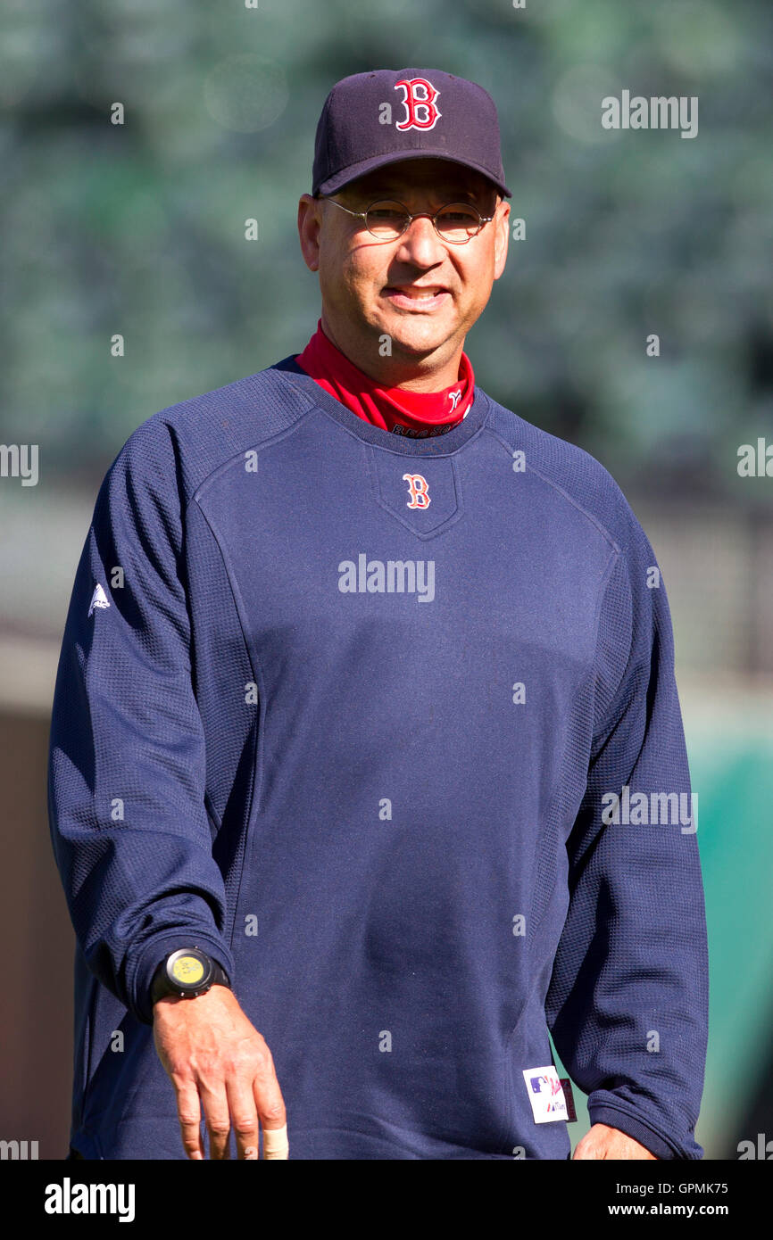 Juillet 19, 2010 ; Oakland, CA, USA ; Boston rouge Sox manager Terry Francona (47) avant le match contre les Athletics d'Oakland au Oakland-Alameda County Coliseum. Banque D'Images