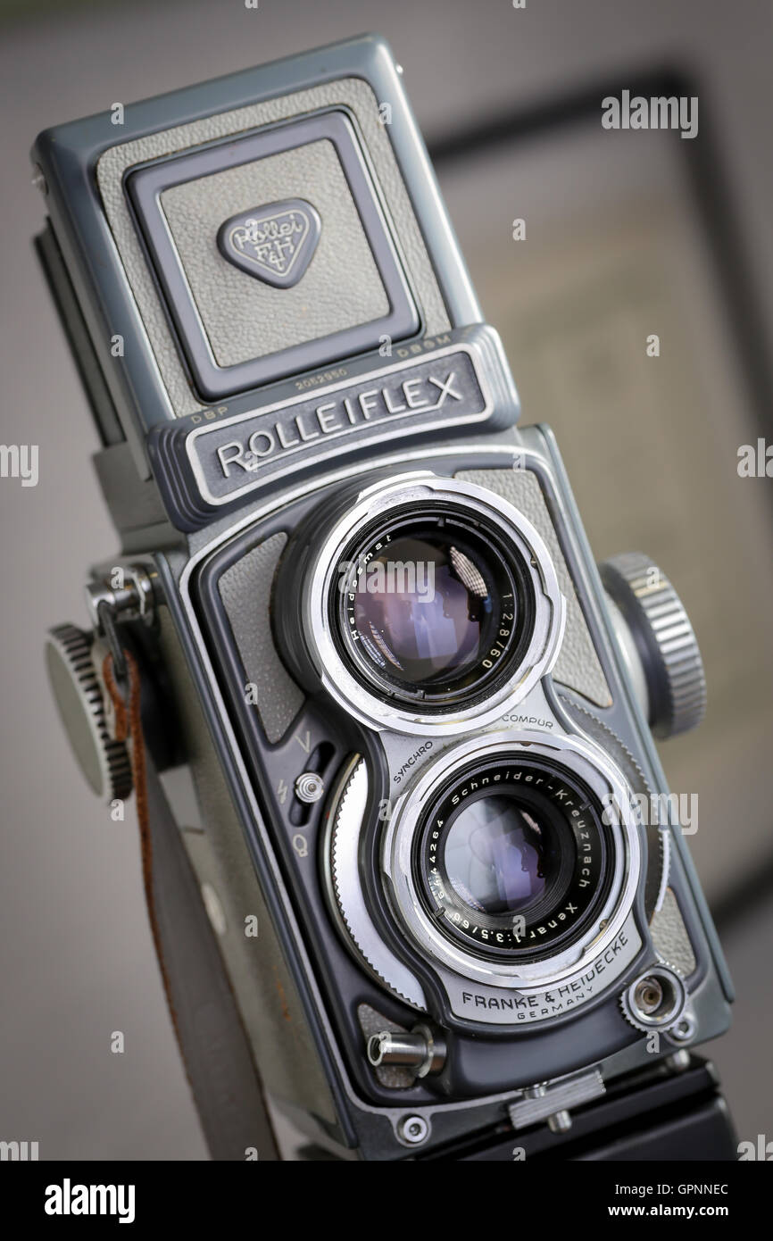 Un bébé 'gris' Rolleiflex double lentille caméra en utilisant 127 film en rouleau. Une caméra de qualité supérieure fabriqués en Allemagne, aujourd'hui très rare de trouver Banque D'Images