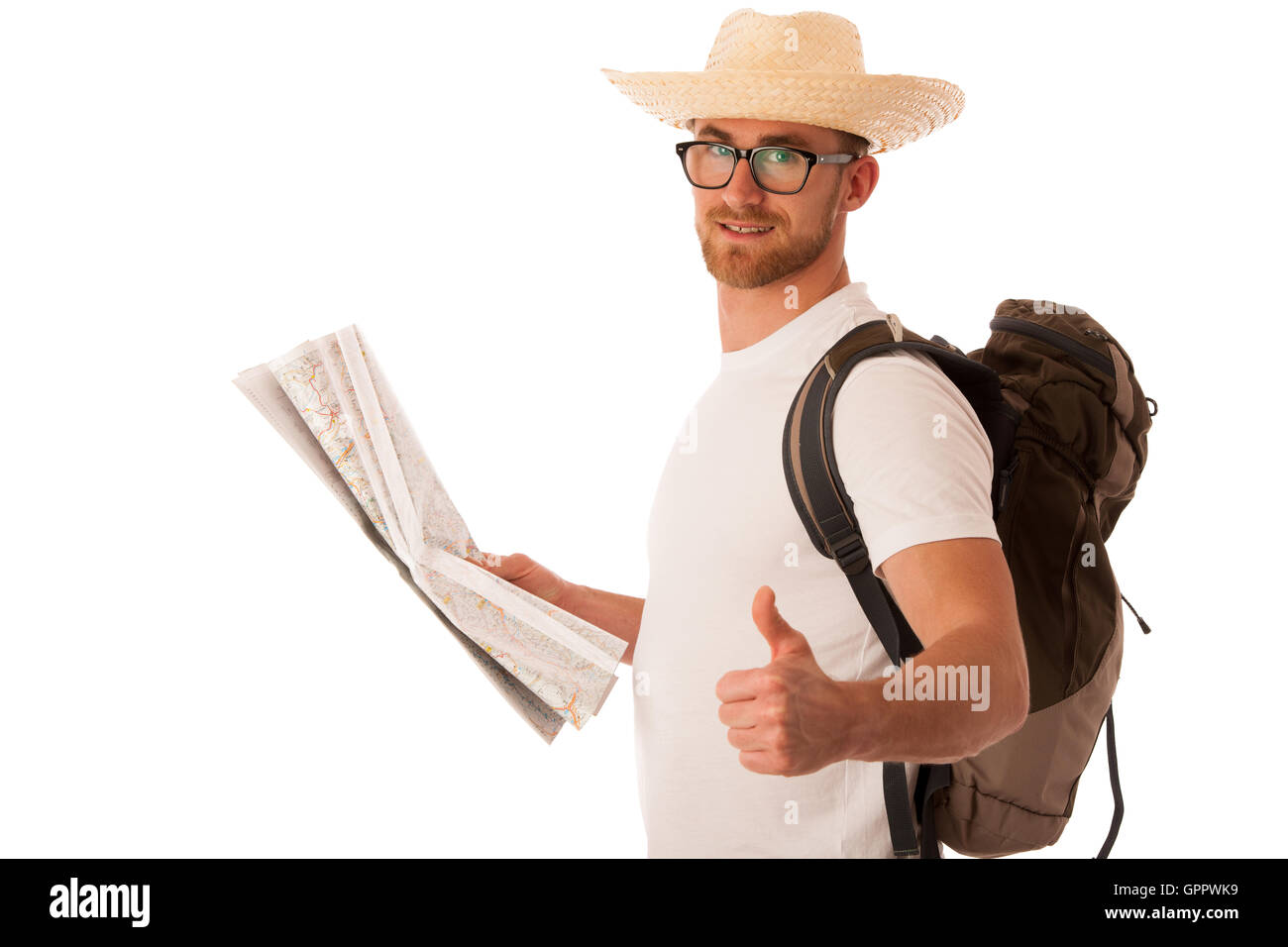 Traveler avec chapeau de paille, chemise blanche, sac à dos et la carte semble comme il est perdu isolated over white background. Banque D'Images